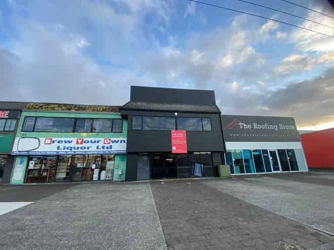 Show Room/Warehouse in Te Rapa Rd