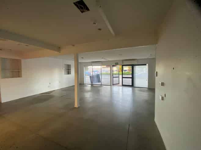 Show Room/Warehouse in Te Rapa Rd