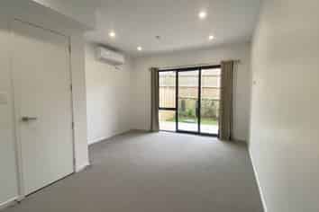 6/112 Moore Street, Howick