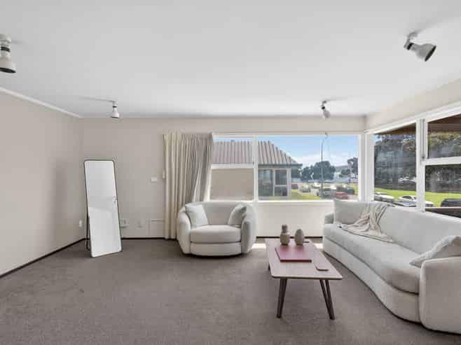 11 The Parade, Saint Heliers