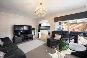 55 Flat Bush Road, Clover Park
