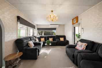 55 Flat Bush Road, Clover Park