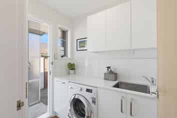 204b Riverlaw Terrace, Saint Martins