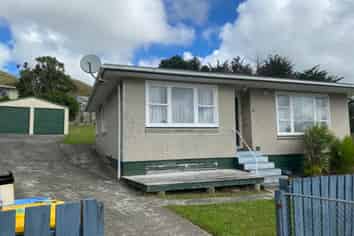 40 Waihora Crescent, Waitangirua