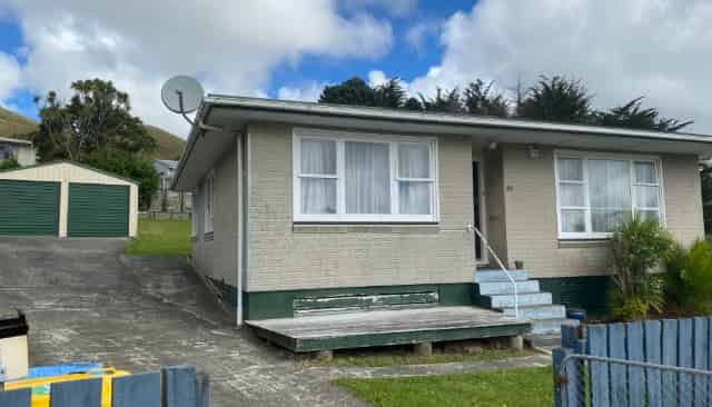 40 Waihora Crescent, Waitangirua