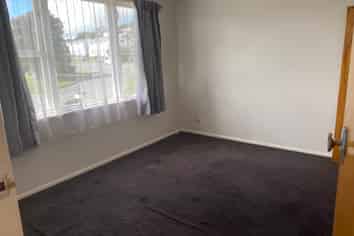 40 Waihora Crescent, Waitangirua