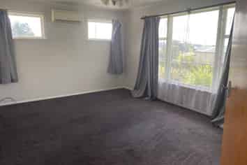 40 Waihora Crescent, Waitangirua