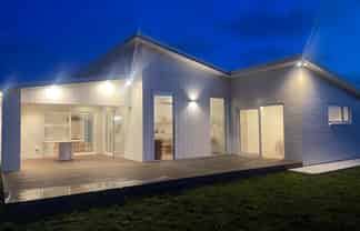 17 Waitarere Rise Avenue, Levin