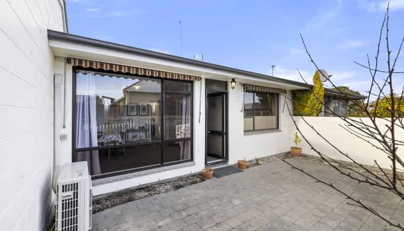 2/53 Grenville Street, Waltham