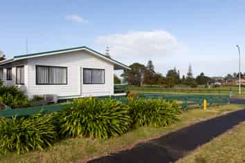 1 STELLA DRIVE, Clarks Beach