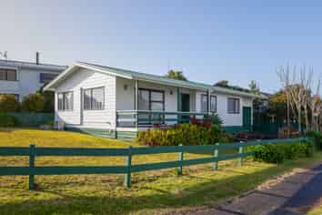 1 STELLA DRIVE, Clarks Beach