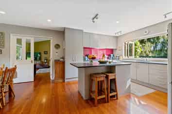 1432 Dairy Flat Highway, Dairy Flat