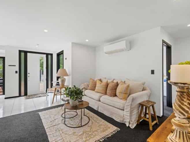 18 Blighs Road, Strowan
