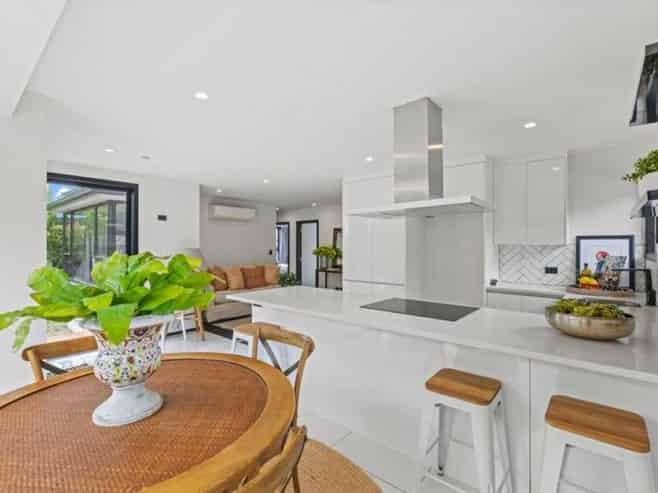 18 Blighs Road, Strowan