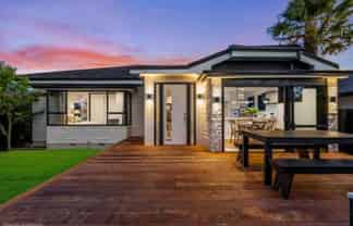 18 Blighs Road, Strowan