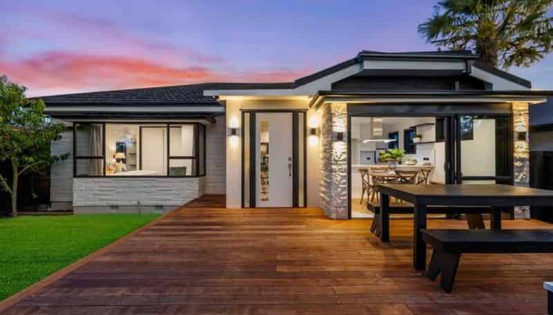 18 Blighs Road, Strowan