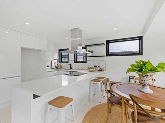 18 Blighs Road, Strowan