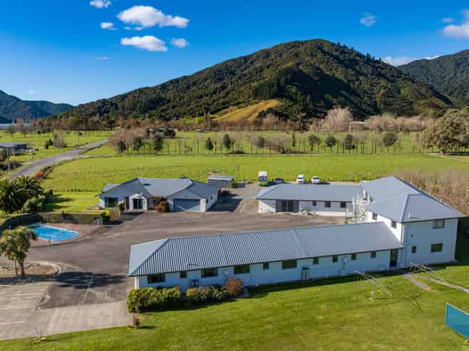 Queen Charlotte Drive. Home & Income Opportunity