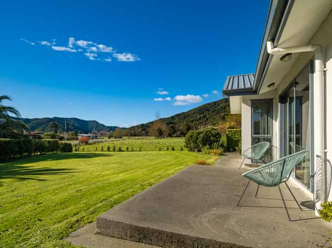 Queen Charlotte Drive. Home & Income Opportunity