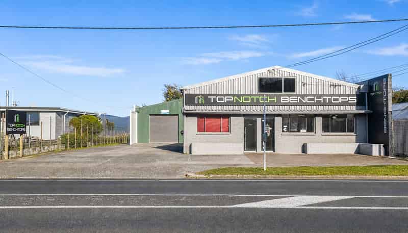 80 Clayton Road, Mangakakahi