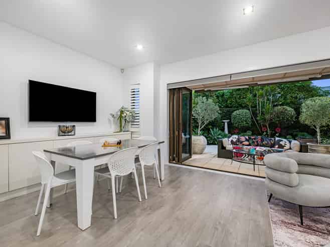 96 Naples Way, Albany