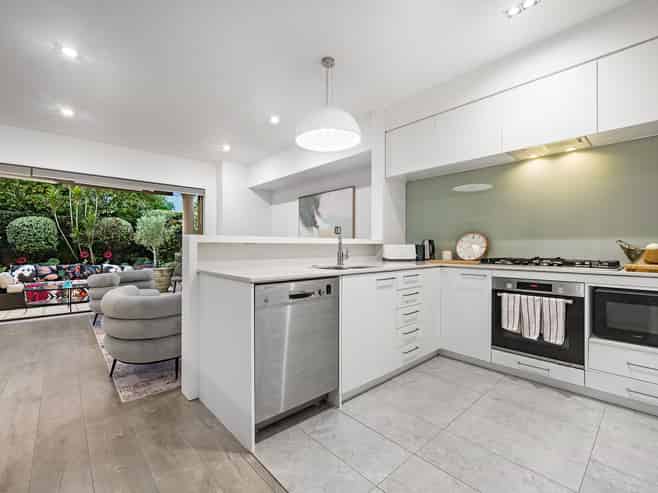 96 Naples Way, Albany
