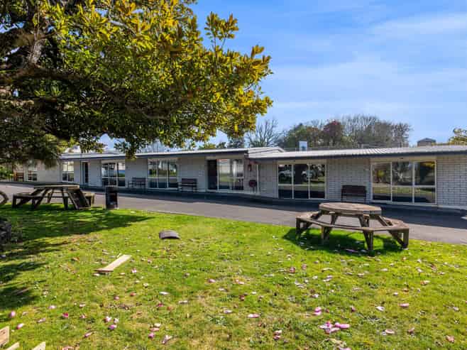 Receivership Sale: Established 8 Unit Motel
