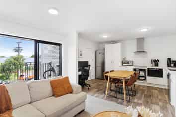 10/18 Titoki Street, Te Atatu Peninsula