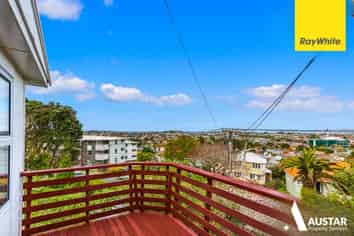 71 Mount Royal Avenue, Mount Albert