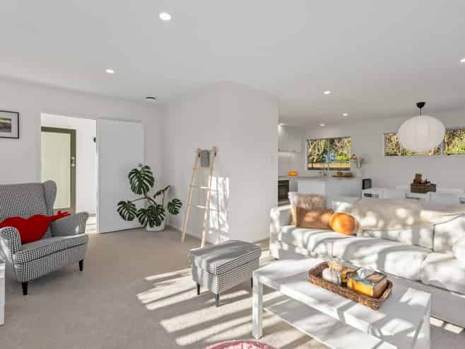 21B Colchester Crescent, Newlands