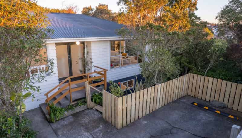 21B Colchester Crescent, Newlands