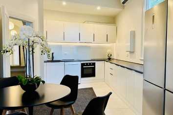 76 Hastings St West, Sydenham