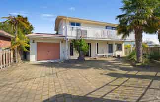 68b Robinson Avenue, Holdens Bay