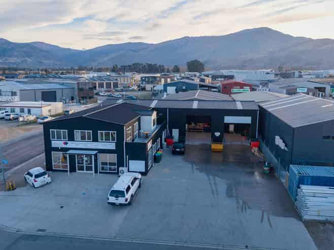 Rare freehold investment in Cromwell