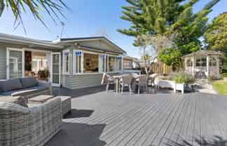 24 Lyons Avenue, Murrays Bay