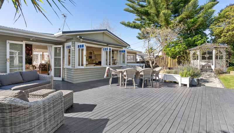 24 Lyons Avenue, Murrays Bay
