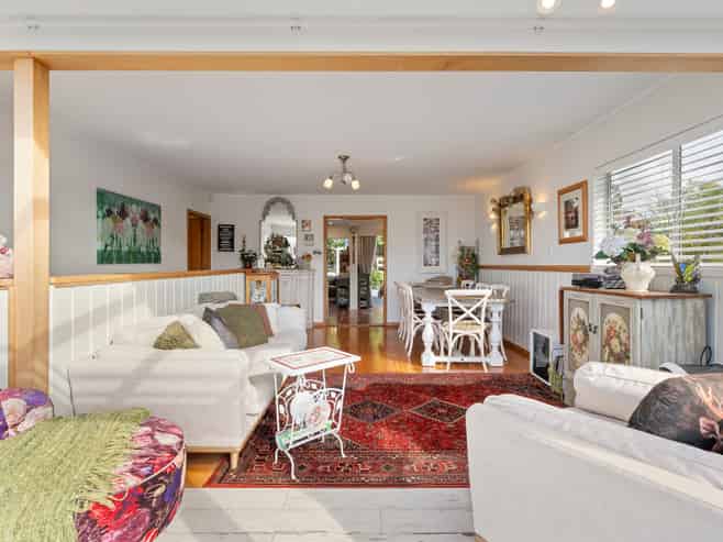 24 Lyons Avenue, Murrays Bay