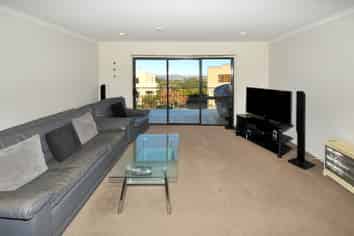 8b/168 Mokoia Road, Birkenhead