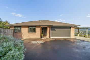 27 Percy Kinsman Crescent, Riverstone Terraces