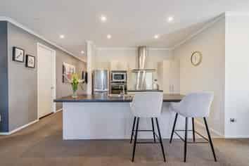 27 Percy Kinsman Crescent, Riverstone Terraces