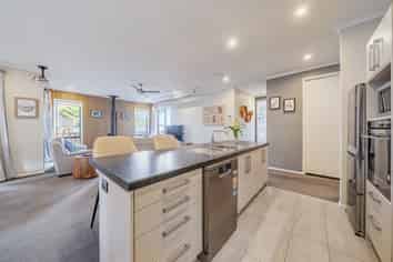 27 Percy Kinsman Crescent, Riverstone Terraces