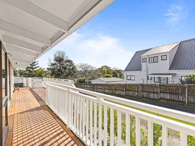 8 Dobell Road, Stanmore Bay