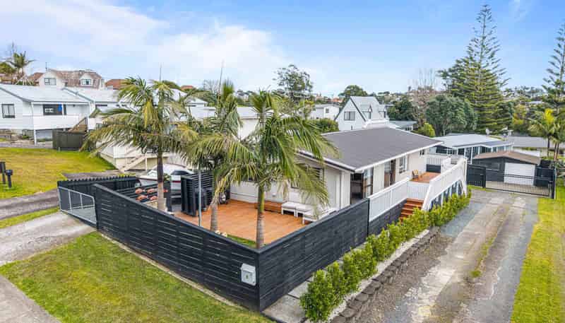 8 Dobell Road, Stanmore Bay