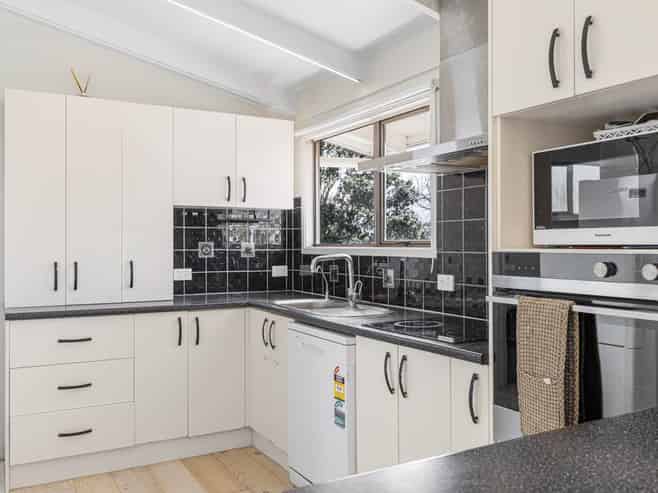8 Dobell Road, Stanmore Bay