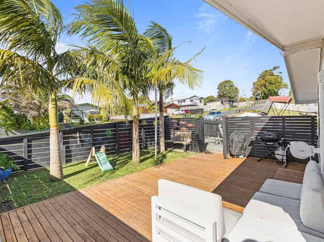 8 Dobell Road, Stanmore Bay