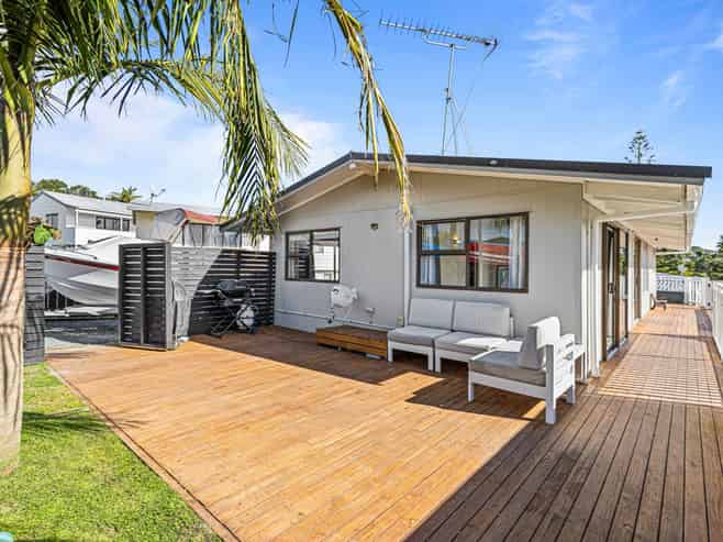 8 Dobell Road, Stanmore Bay