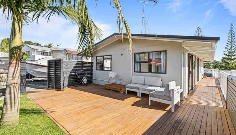 8 Dobell Road, Stanmore Bay