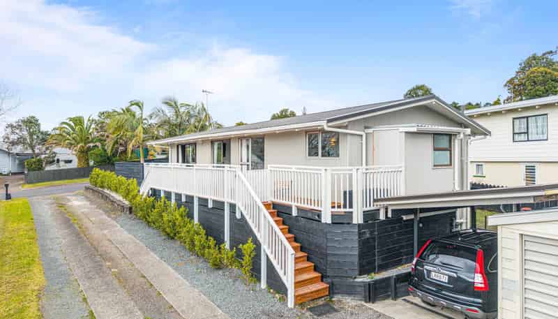 8 Dobell Road, Stanmore Bay