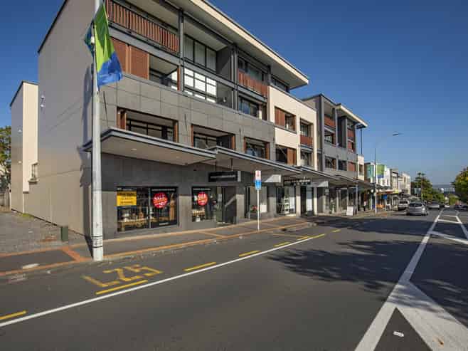 Prime Parnell retail treasure