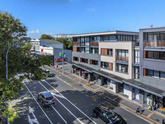 Prime Parnell retail treasure